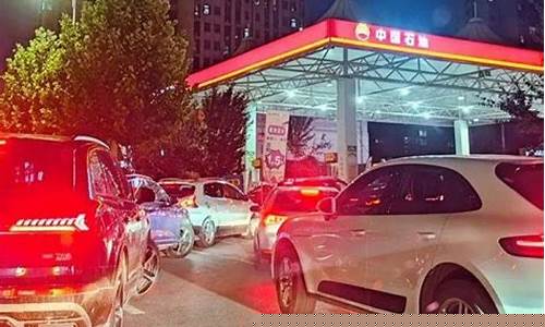 油价上涨新能源汽车_油价下调新能源车主